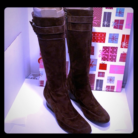 GentlyUsed CIRCA Joan&David Suede Women Boots: 9.5 - Picture 1 of 8